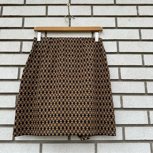 CAbi Medallion Print Knit A-Line Skirt Asymmetrical Hem Pockets XS 3403 - Picture 6 of 13